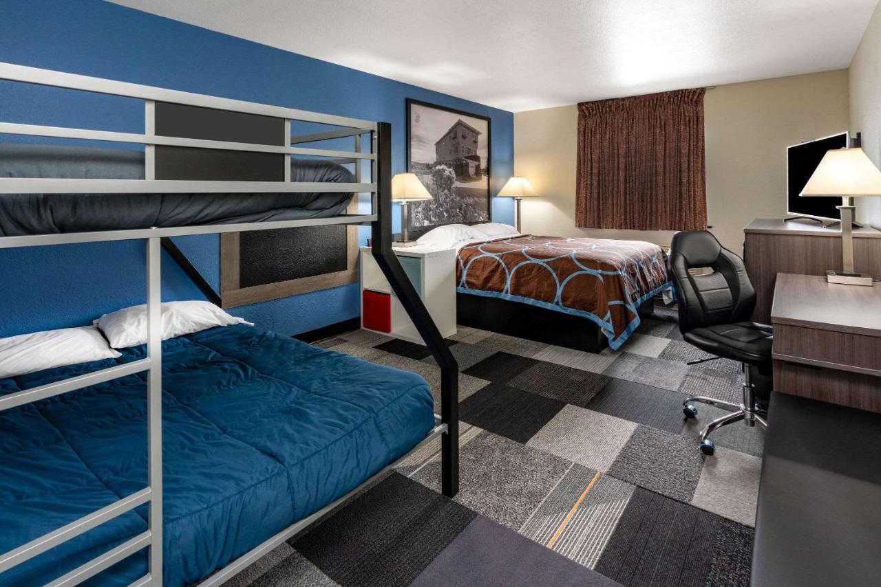 Super 8 By Wyndham Spokane Valley Exterior photo