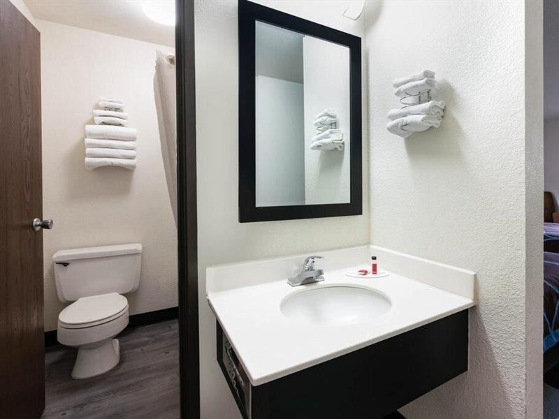 Super 8 By Wyndham Spokane Valley Exterior photo