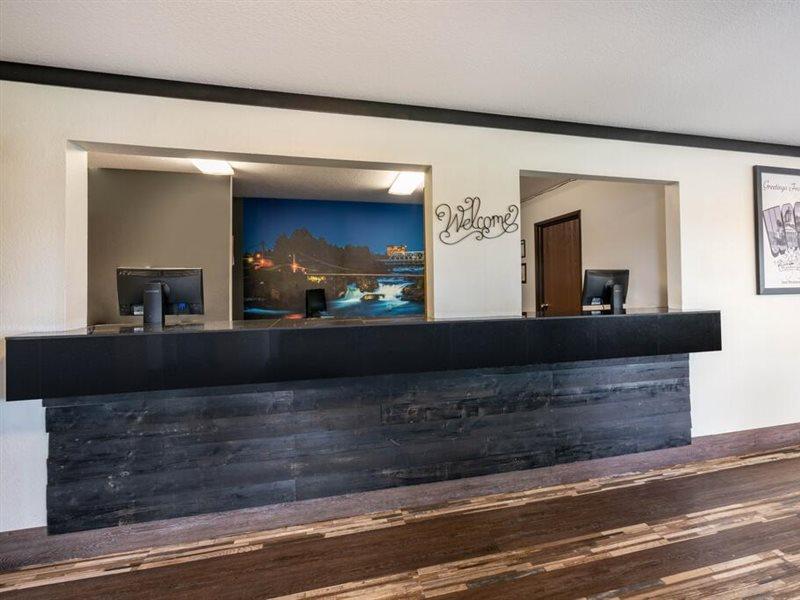 Super 8 By Wyndham Spokane Valley Exterior photo