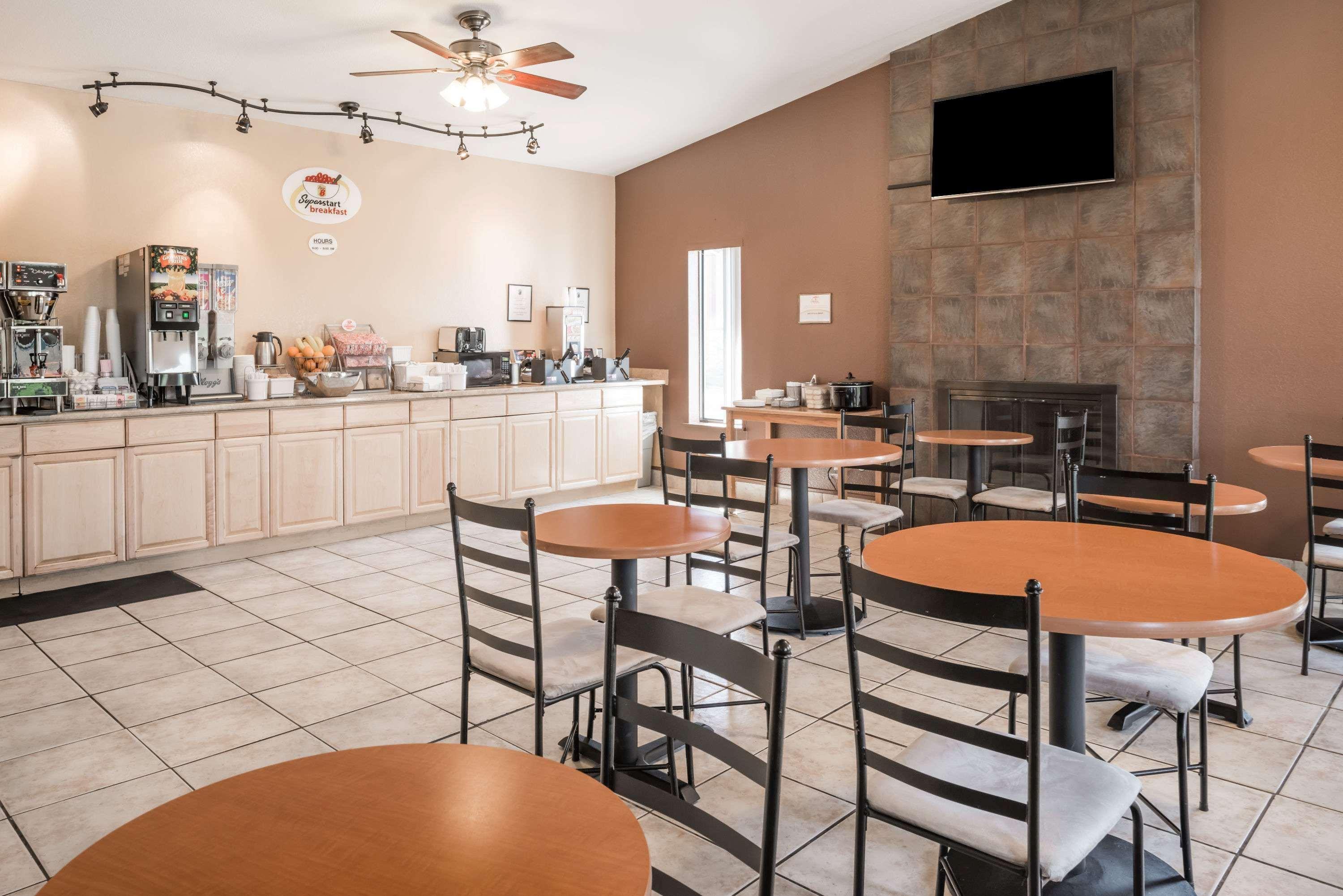Super 8 By Wyndham Spokane Valley Exterior photo