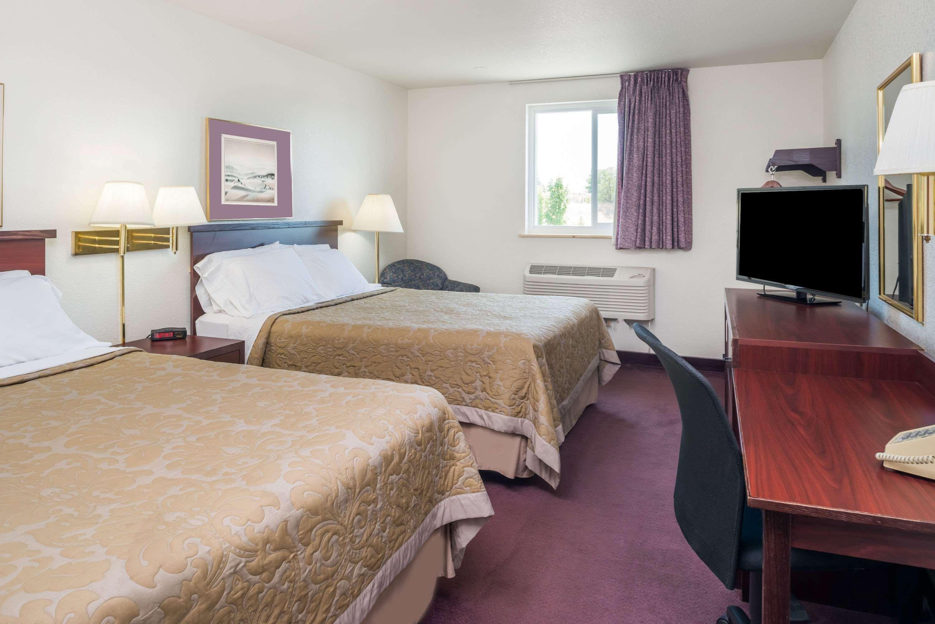 Super 8 By Wyndham Spokane Valley Exterior photo
