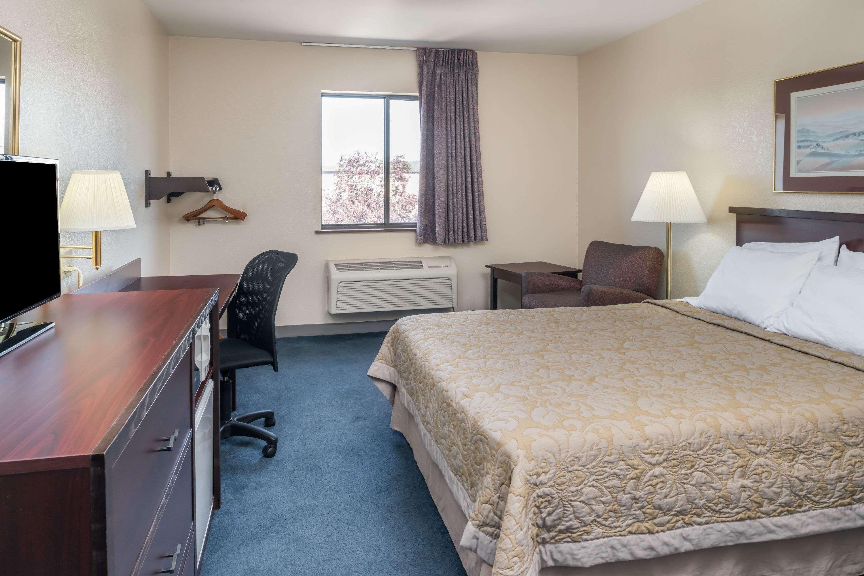 Super 8 By Wyndham Spokane Valley Exterior photo